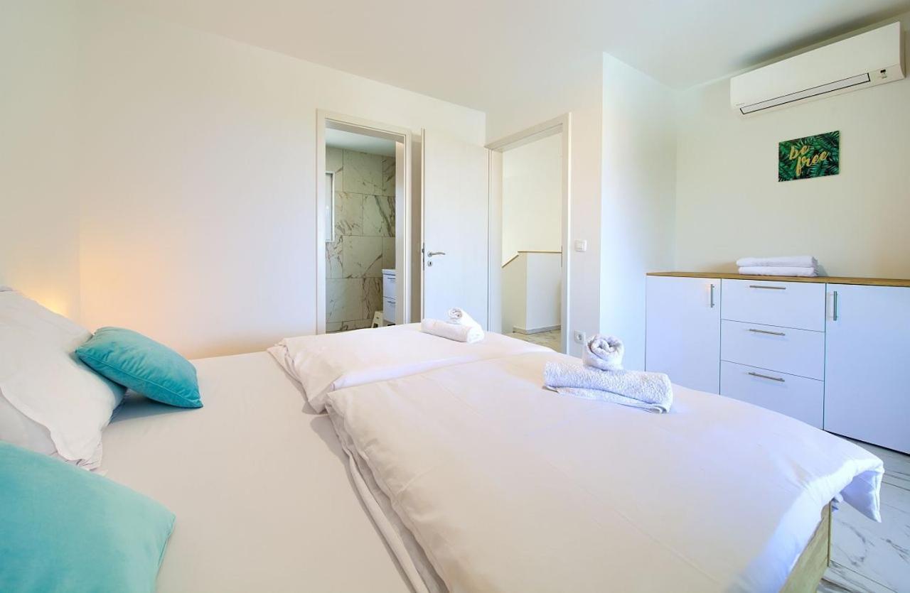 Holiday House Sea & Sun Residence Rasopasno Eksteriør bilde
